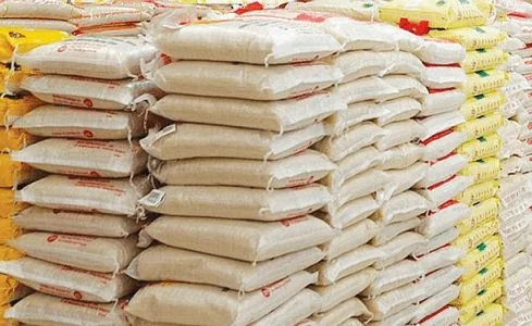 Nigerians struggle to access N40,000 rice sales points