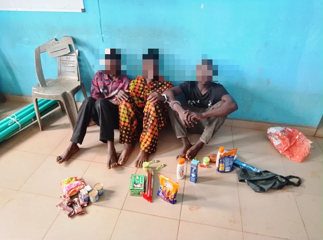Ogun Police Apprehend 5 Teenagers For Multiple Shop Breaking, Recover Stolen Items From Suspects